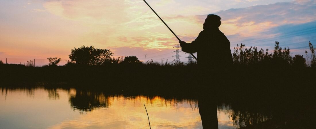 Journée type d’un pêcheur en bord de rivière